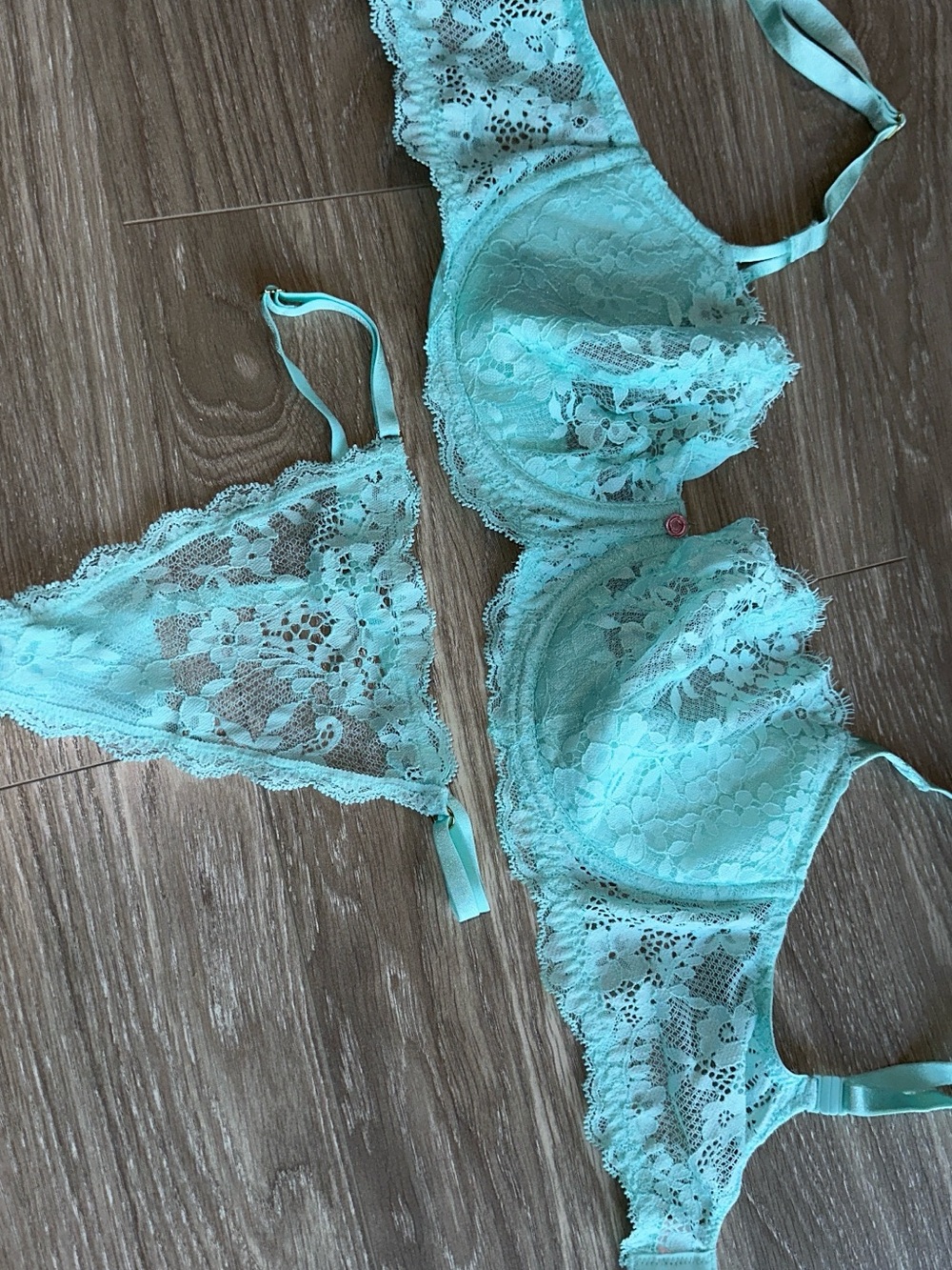 PINK Victoria's Secret Lace Underwire Bra & Thong in Aqua Mint - Picture 3 of 10